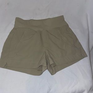 Athleta Trekkie North Short Size 2 tan